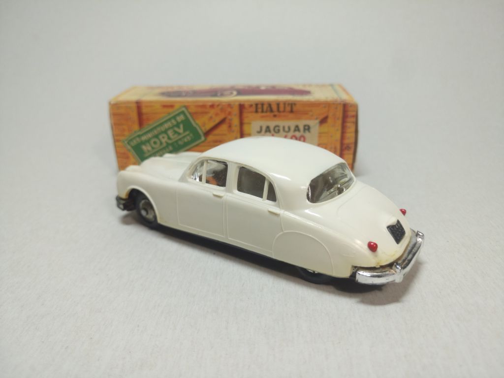 Norev 1:43  (plastic) Jaguar 2L 400 - фото фото фото 1