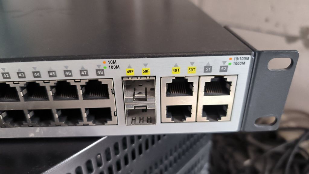 Комутатори D-Link DES-1210-52 48P WEB Smart Switch - фото фото фото 3