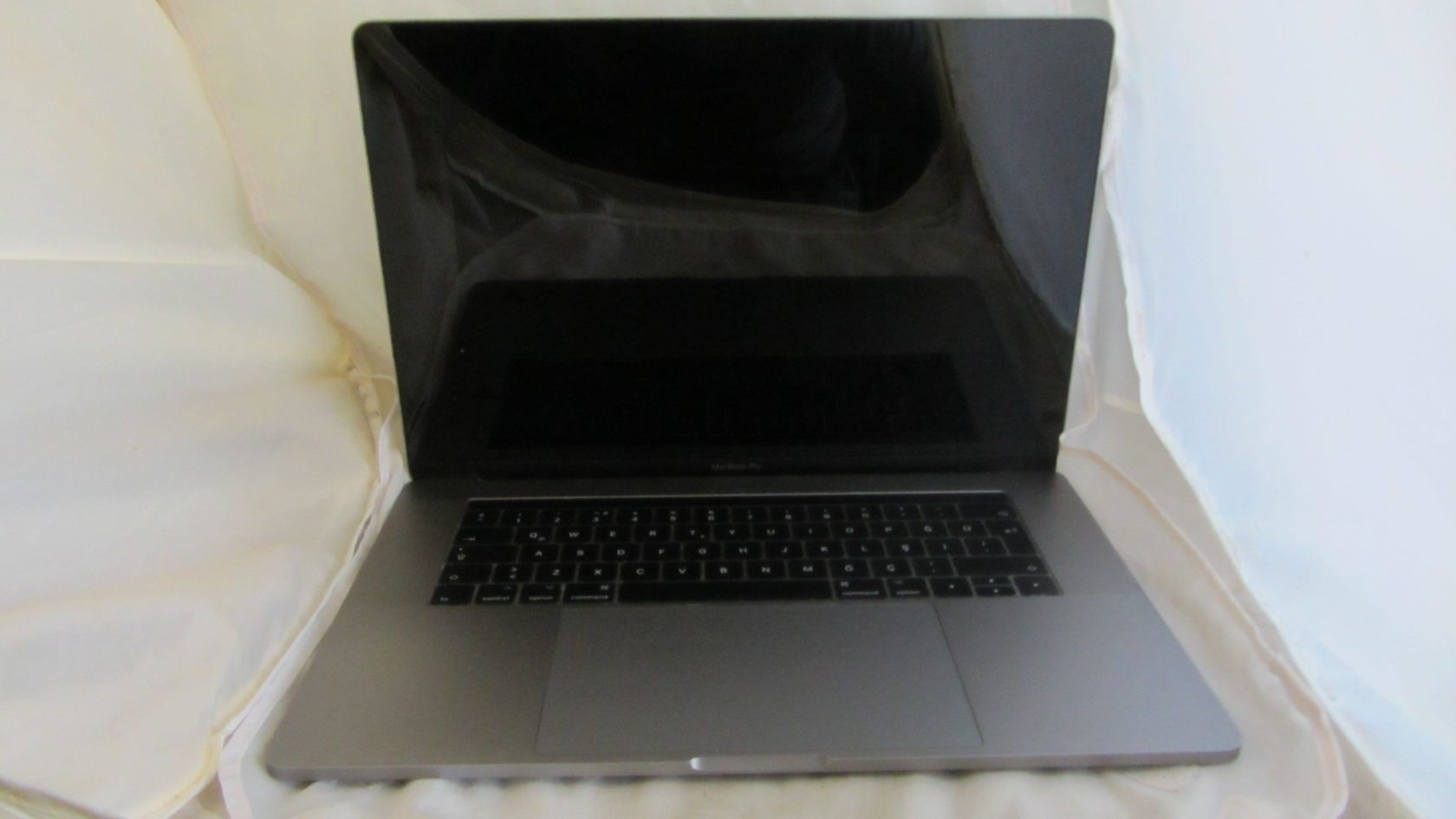 Ноутбук Apple MacBook Pro 15" A1707  (2017) - фото фото фото 0