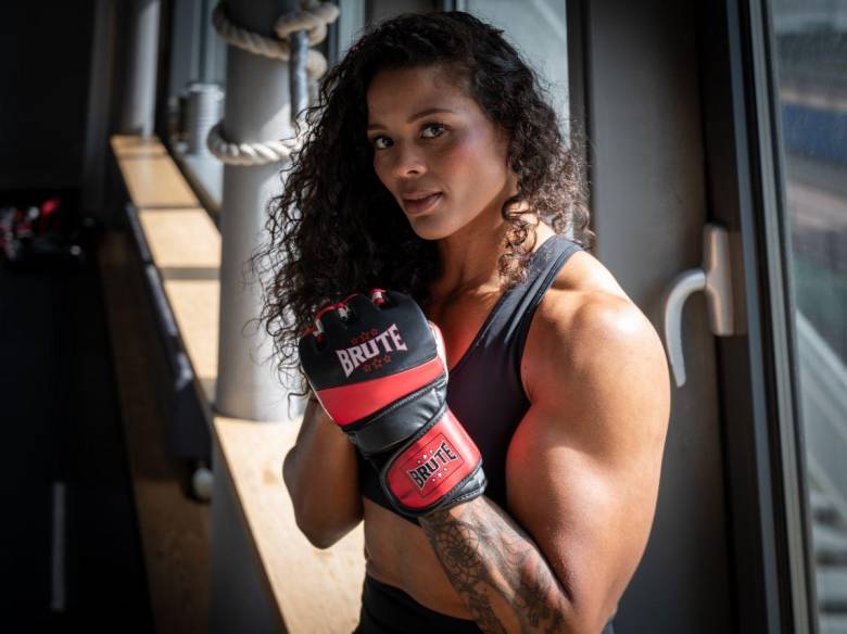 Боксерські рукавички Brute MMA Gloves, L/XL чорний з червоним (7083739) - фото фото фото 1