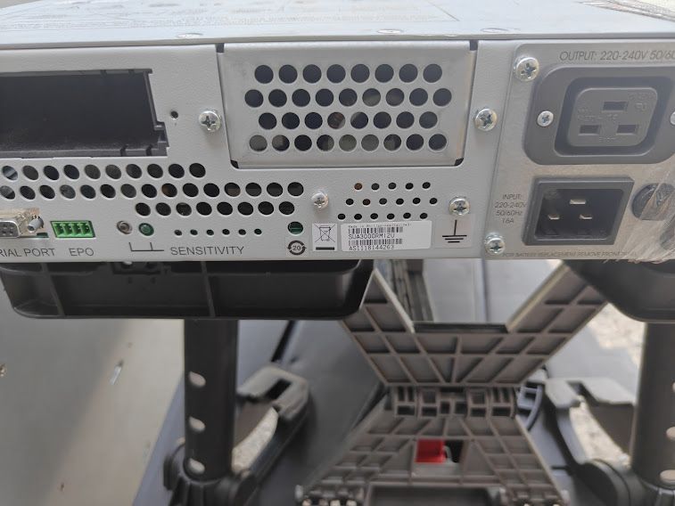 ИБП Бесперебойник UPS 3000 VA / ВА APC Smart-UPS SUA3000RMI2U № 26250507 - фото фото фото 3