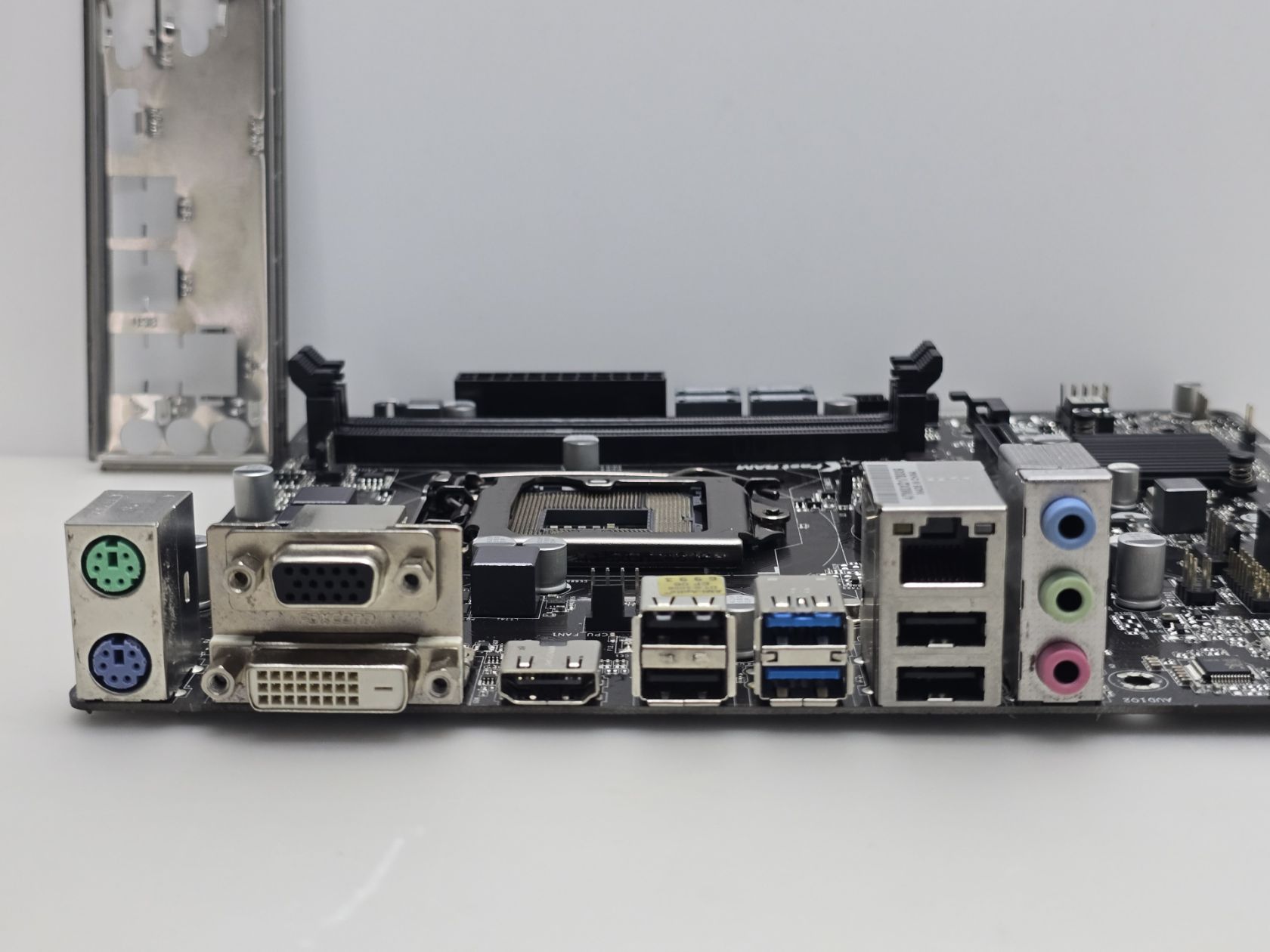 Материнська плата ASRock B85M-HDS  (Socket 1150,HDMI,DDR3,б/у) - фото фото фото 1