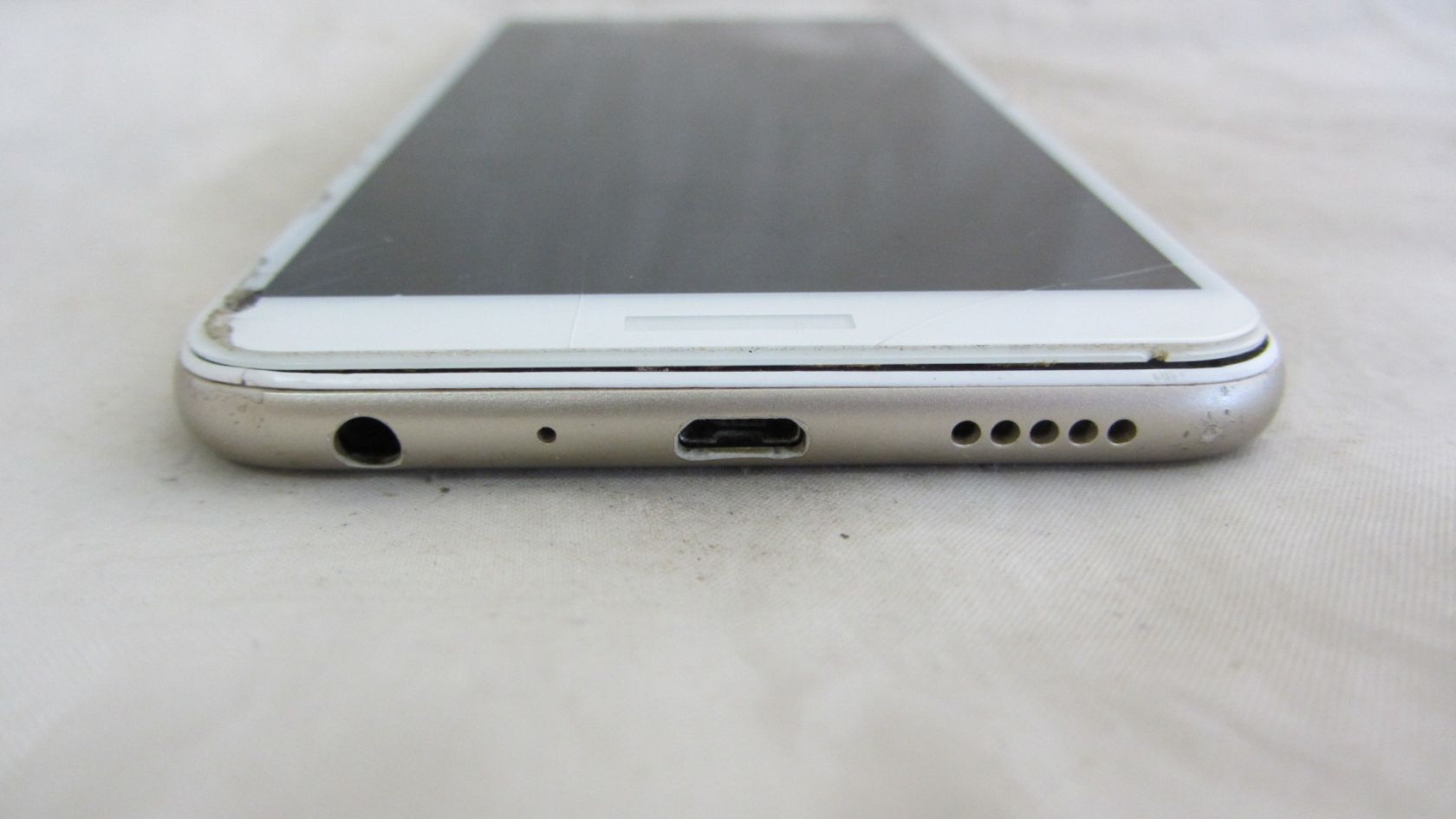 Huawei P Smart  (FIG-LX1) 3/32GB Gold - фото фото фото 1