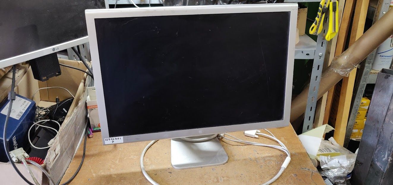 Широкоформатный ЖК-монитор 23 дюйма Apple Cinema HD Display A1082 № 22070701 - фото фото фото 0