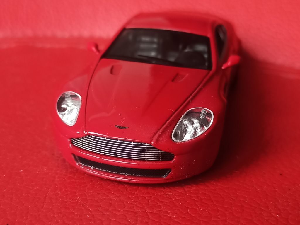 ASTON  MARTIN  AMV8  1 :43 DeAgostini - фото фото фото 1