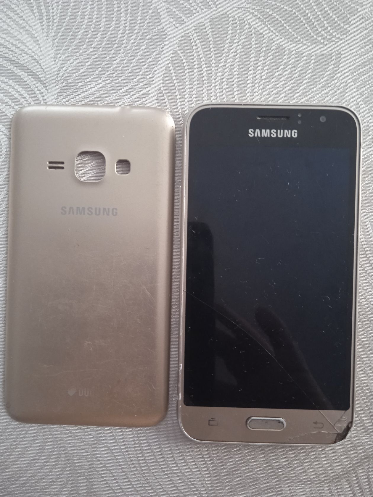 Смартфон Samsung SM-J120H/DS - фото фото фото 0