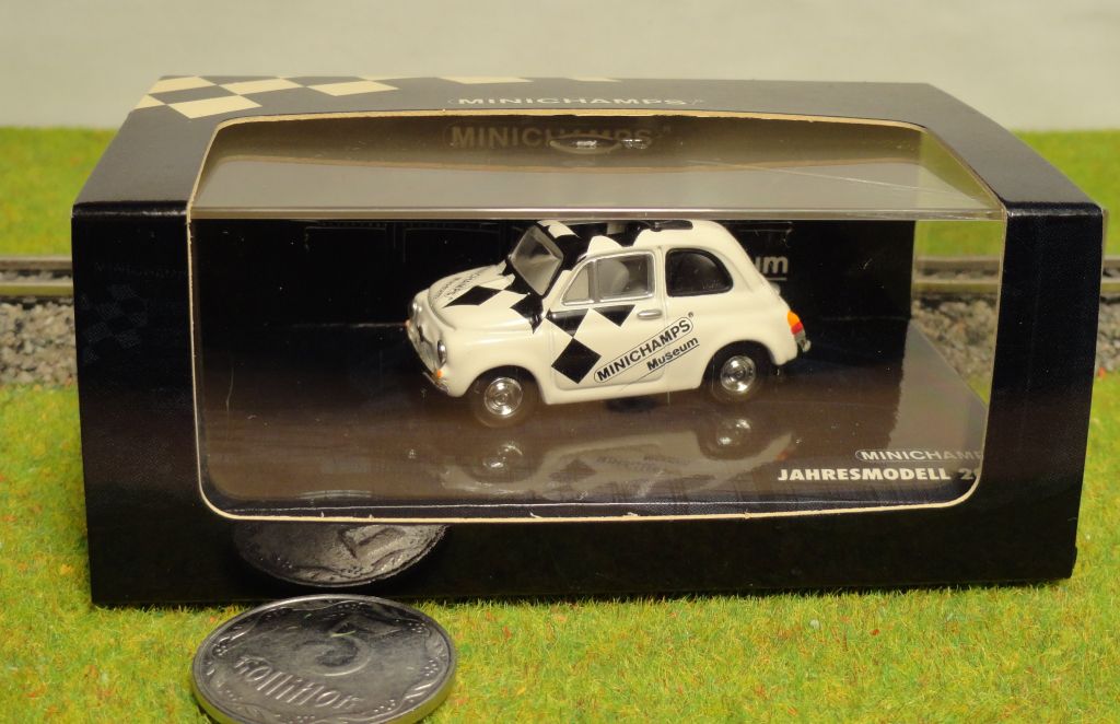 (2115) Minichamps модель авто в масштабе     (1:64) - фото фото фото 0
