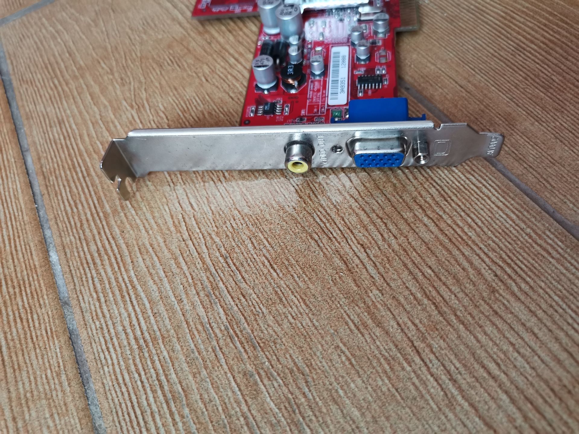 Видеокарта Gigabyte GV-R9200NF rev1 ATI Radeon 9200 AGP 8X DDR 64mb - фото фото фото 4