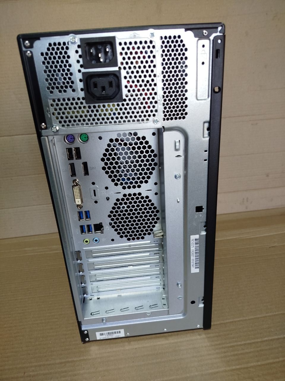 Fujitsu Esprimo P957 Intel Core I5-6500 (3.20GHZ)0GBDDR4/0GBHDD/Intel HD Graphics 530 - фото фото фото 3