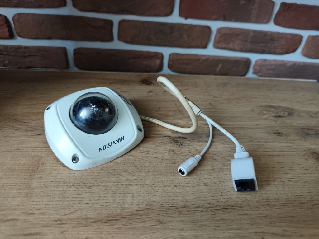 Компактна купольна IP-камера Hikvision DS-2CD7164-E  (1.3 MP / PoE / 12V) - фото фото фото 0