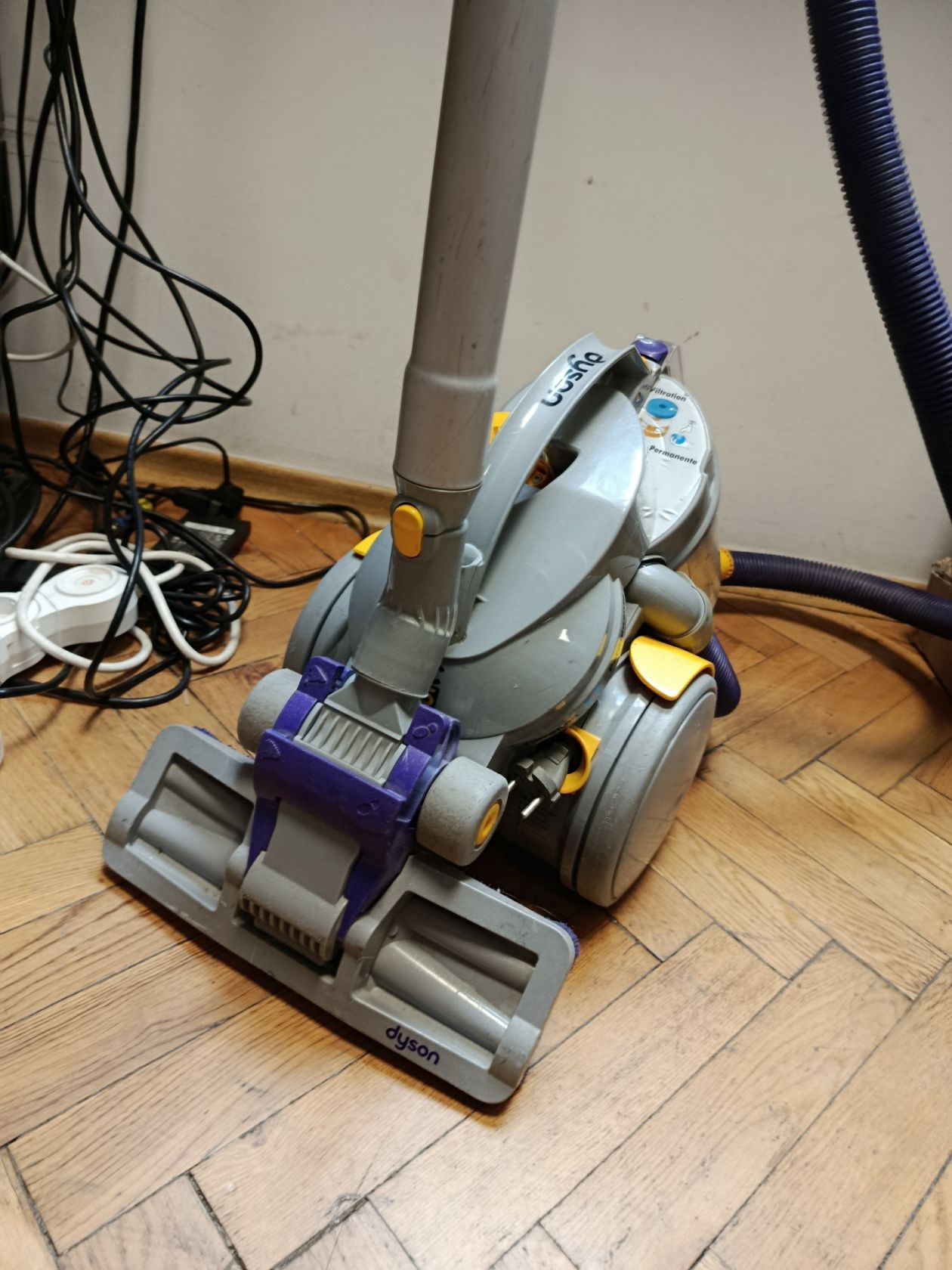 Пилосос безмішковий Dyson Root Cyclone      (Absolute HEPA) — з Європи - фото фото фото 2