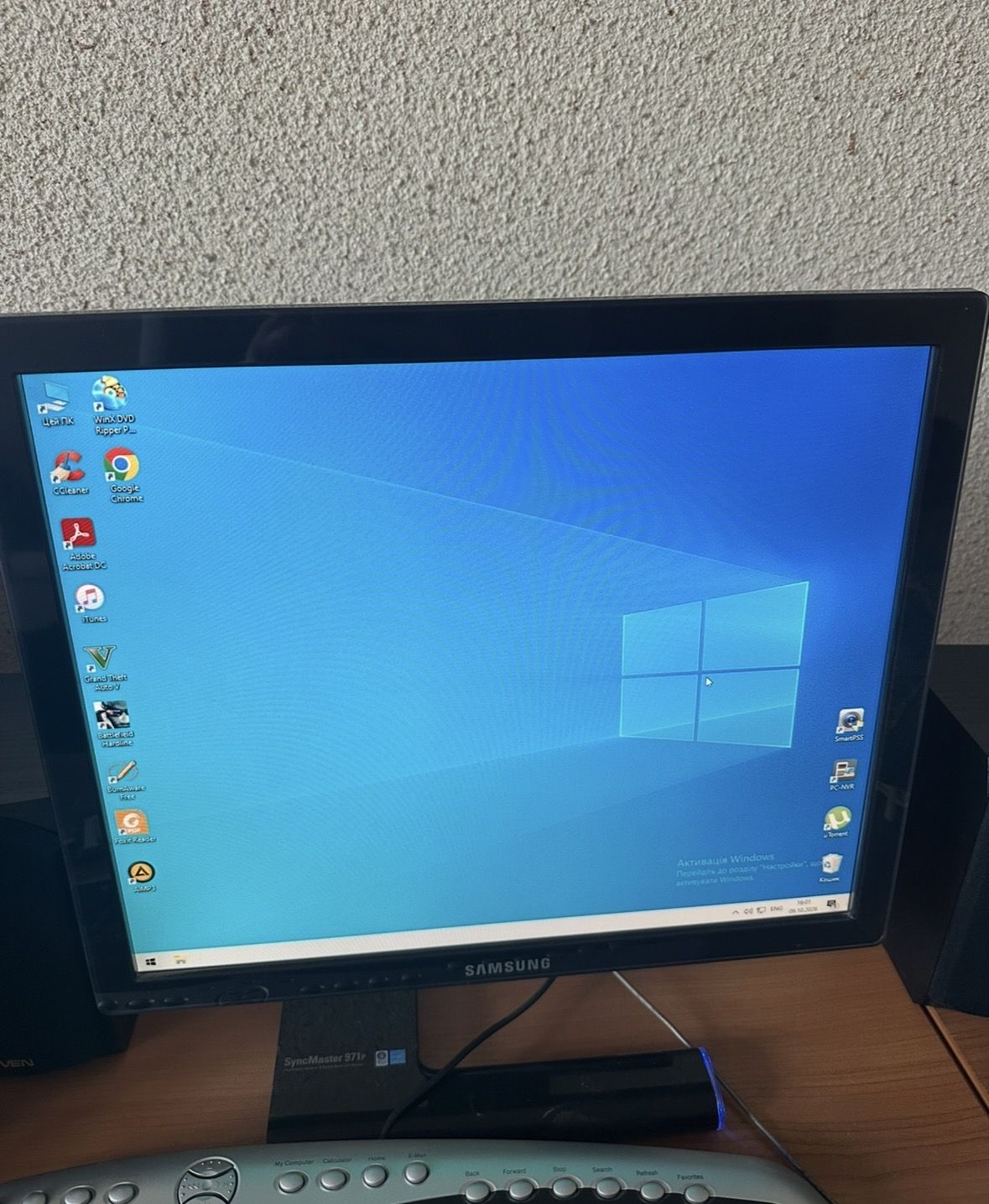 Монітор Samsung SyncMaster 971P — 19 дюймів - фото фото фото 0