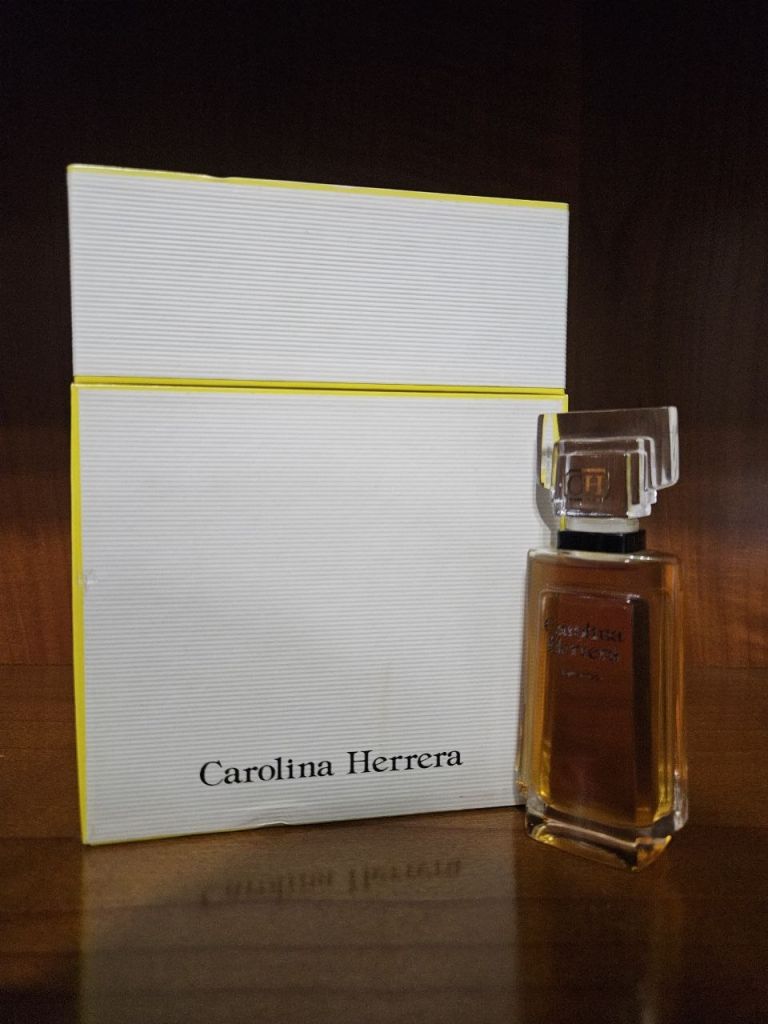 Carolina Herrera by Carolina Herrera 50ml Parfum - фото фото фото 0
