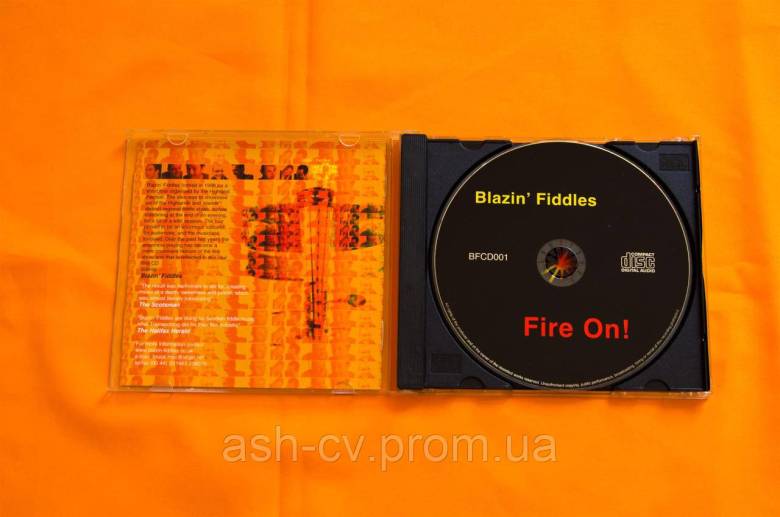 Музичний диск CD. BLAZIN FIDDLES - Fire On - фото фото фото 3