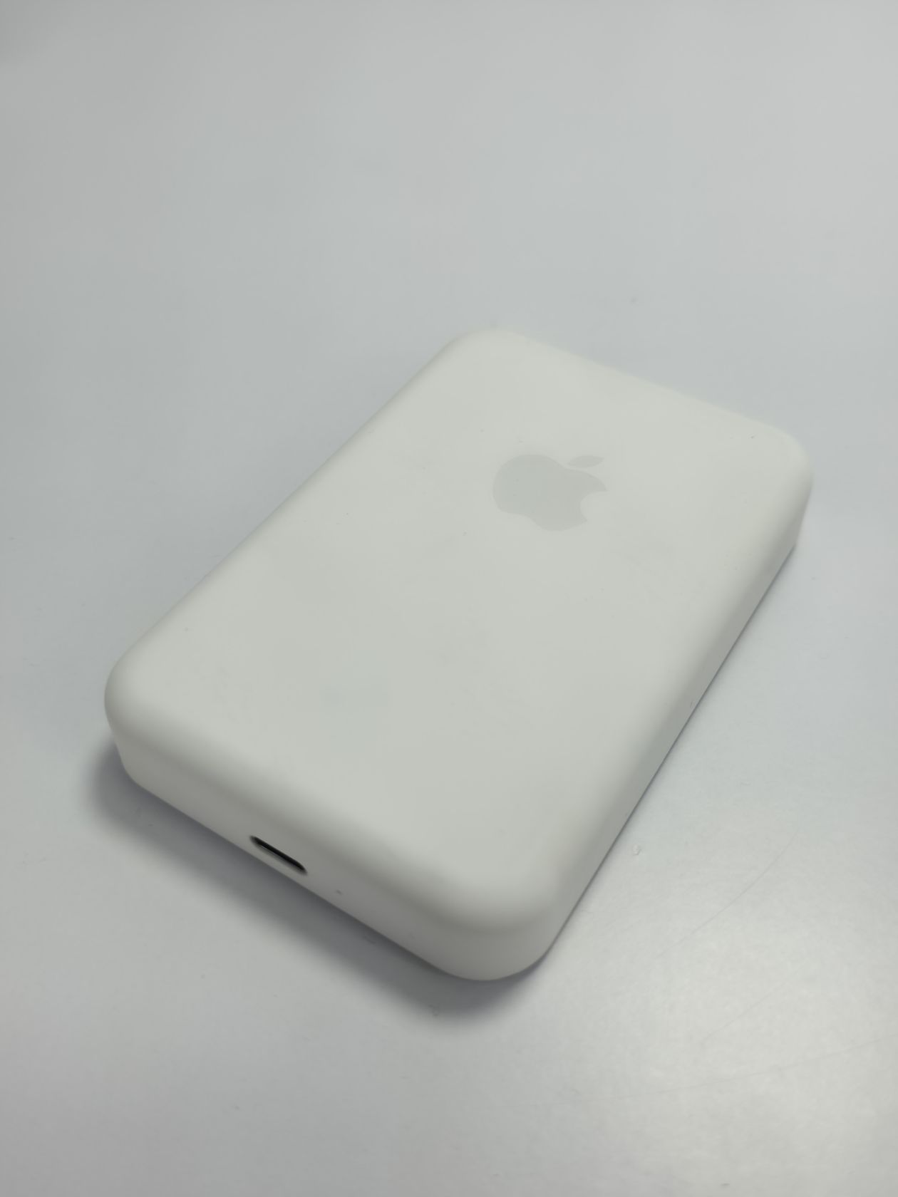 Комплект бездротових зарядних пристроїв Apple MagSafe Battery Pack та Beser A28 15 Вт - фото фото фото 6