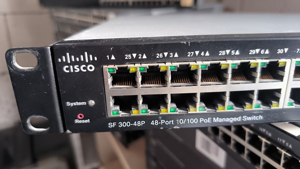 Комутатор CISCO SF300-48P POE Managed Seitch - фото фото фото 1