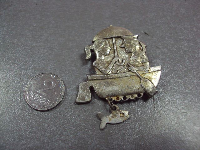 знак брошка лодочка свидание моряк девушка зонтик №1815 - фото фото фото 0