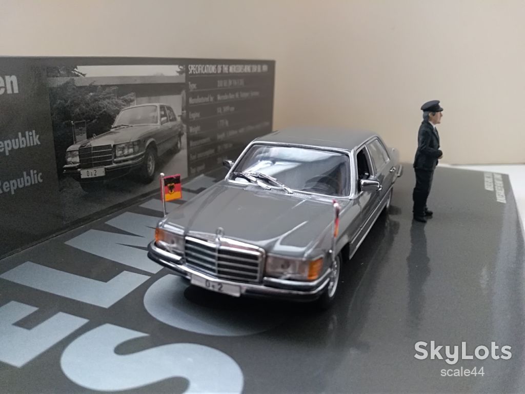 Mercedes-Benz 300SEL Helmut Schmidt 1974.Minichamps.1/43 - фото фото фото 2