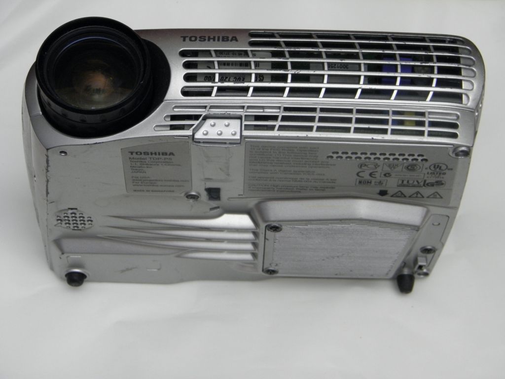 Небольшой DLP проектор Toshiba TDP-P5 - фото фото фото 4