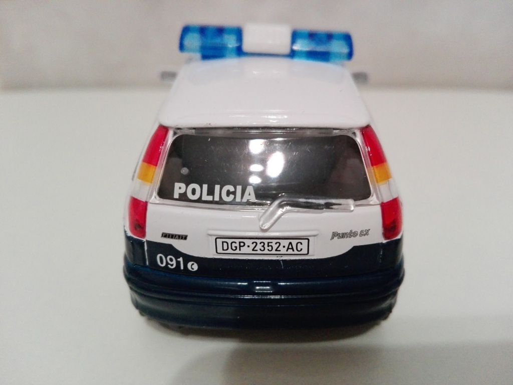 1/43 FIAT PUNTO Policia. Cararama. - фото фото фото 3