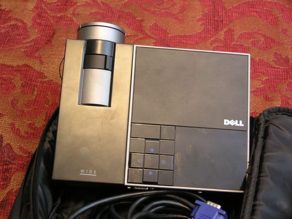 Небольшой но яркий HD DLP проектор DELL M410HD - фото фото фото 2