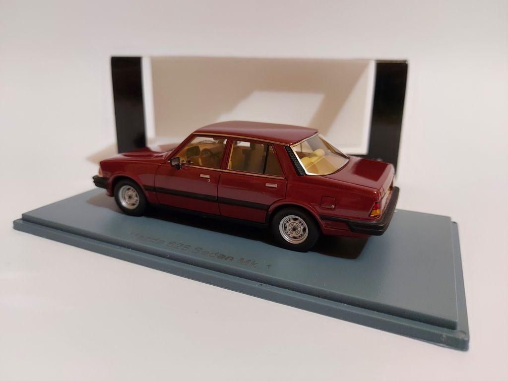 NEO 1:43 Mazda 626 Sedan Mk1  (1981) bordeaux - фото фото фото 2