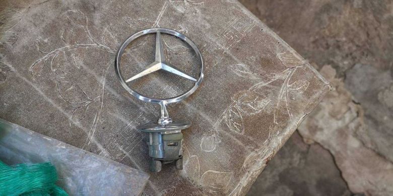 Значок для Mercedes хромированная нержавейка оригинал - фото фото фото 1