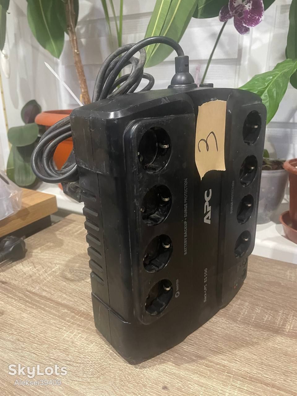 Джерело безперебійного живлення      (ИБП) APC Back-UPS ES 550VA / 330W      (BE550G-RS) - фото фото фото 0