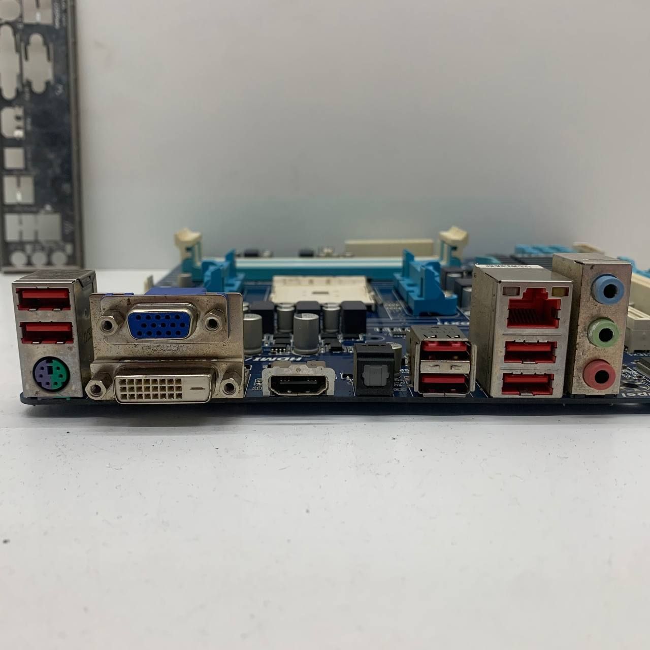 Материнская плата sFM1 GIGABYTE GA-A55M-S2HP  (Socket FM1,DDR3,б/у) - фото фото фото 1
