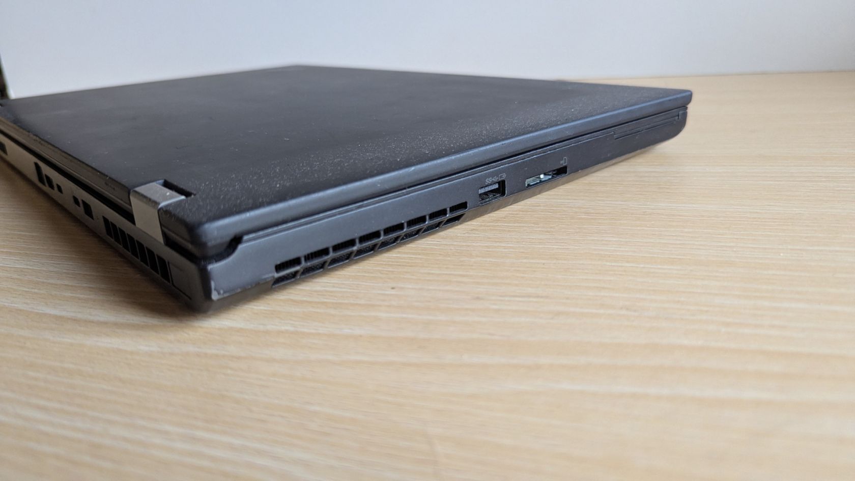 Ноутбук Lenovo ThinkPad P52 20M9000XUS  sn: PF1RE3AY - фото фото фото 3