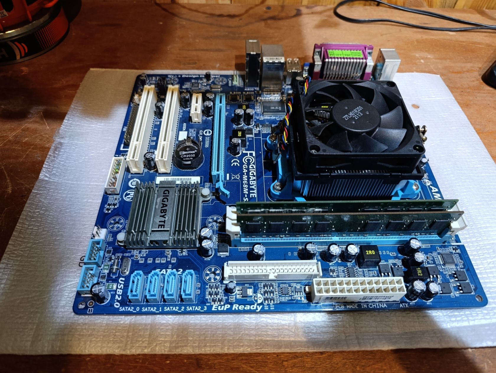 Материнська плата Gigabyte GA-M68MT-S2P   (sAM3, GeForce 7025, PCI-Ex16) - фото фото фото 1