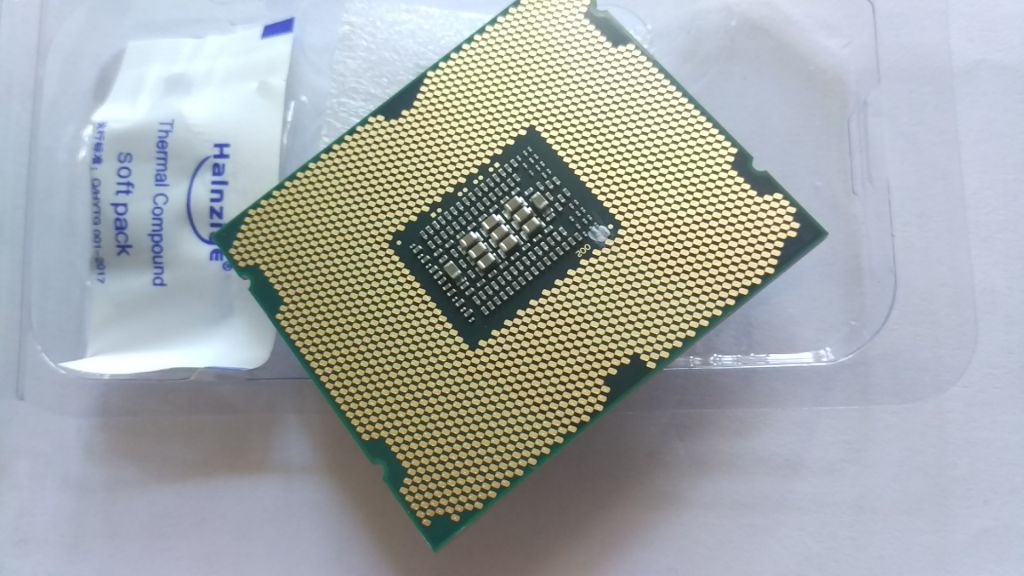 Процесор Intel Xeon E5-2640 2.50 GHz - фото фото фото 6