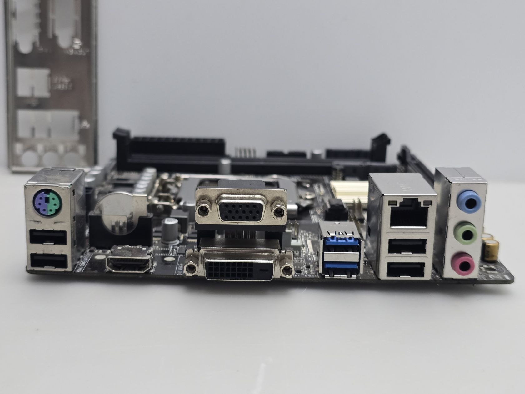 Материнская плата s1151 ASUS H110I-PLUS  (Socket 1151, DDR4, Mini ITX, б/у) - фото фото фото 1