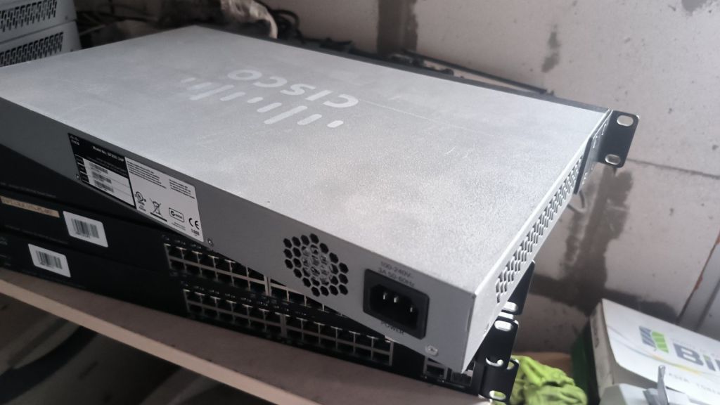 Комутатори CISCO SF200-24 POE Smart Swith - фото фото фото 3