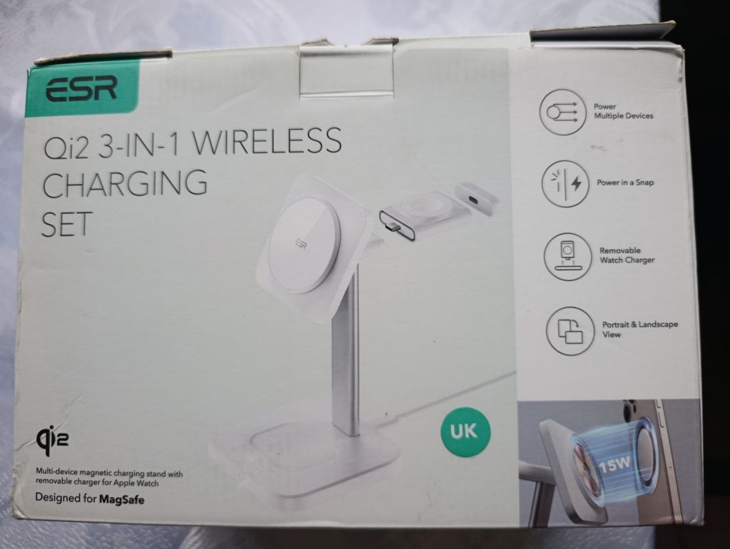 Бездротова зарядна станція ESR Qi2 15W 3-in-1 Wireless Charging Station   (HaloLock) - фото фото фото 0