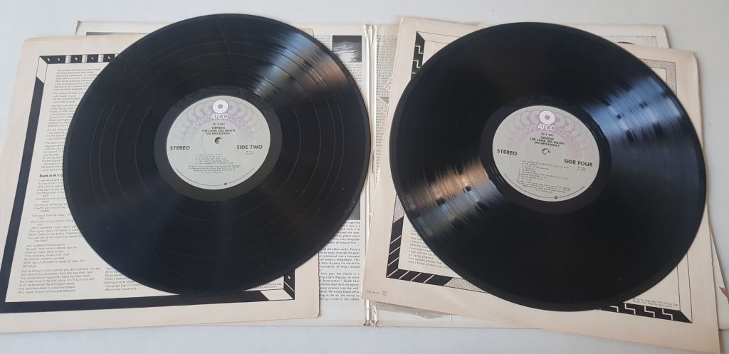 Genesis The Lamb Lies Down On Broadway 2LP фірмовий - фото фото фото 3