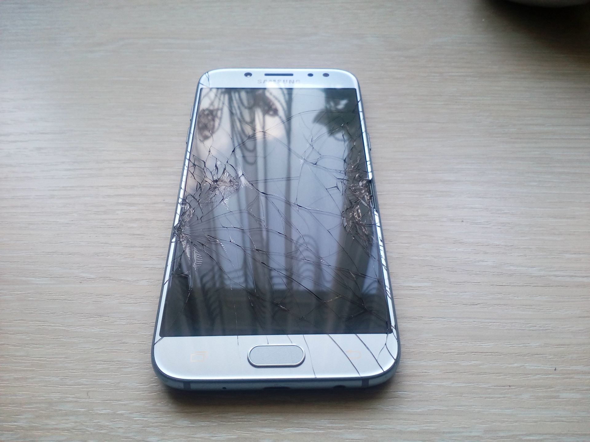 Телефон Samsung Galaxy J5 2017       (SM-J530F) - фото фото фото 0
