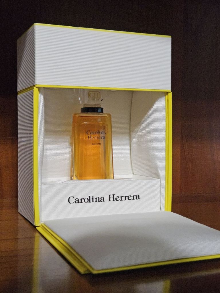 Carolina Herrera by Carolina Herrera 50ml Parfum - фото фото фото 3