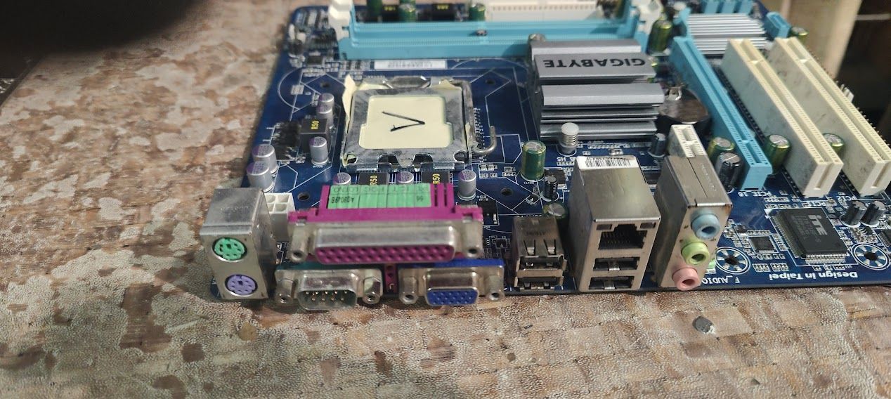 Мат. плата Gigabyte GA-G31M-ES2L rev2.4 LGA775 G31 PCI-E+SVGA+GbLAN SATA MicroATX 2DDR2 № 230911101 - фото фото фото 2