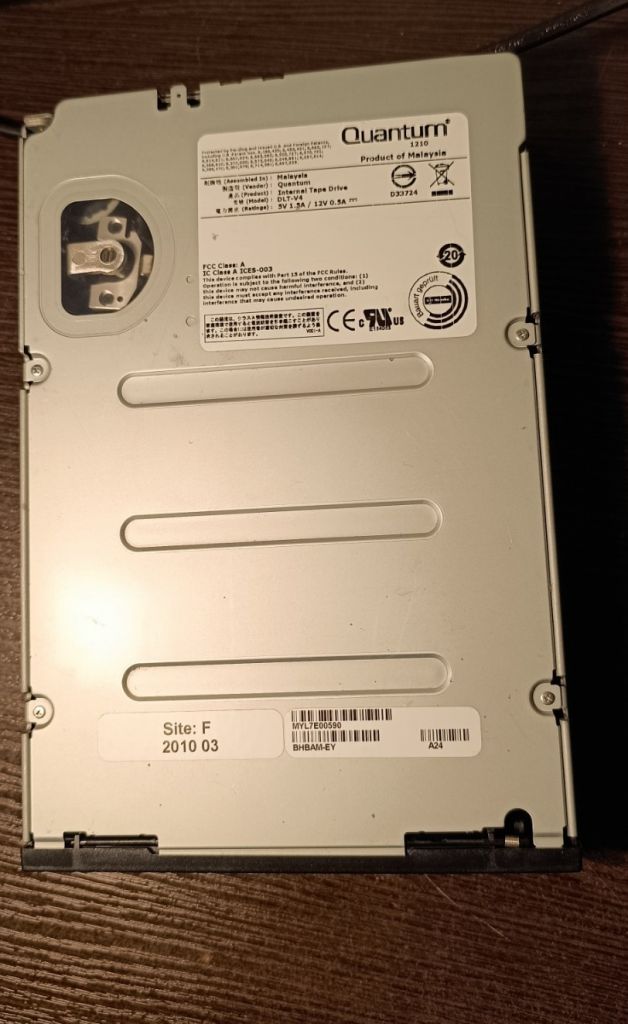 DLT-V4 Quantum DLT-V4 160-320GB Internal Tape Drive - фото фото фото 1