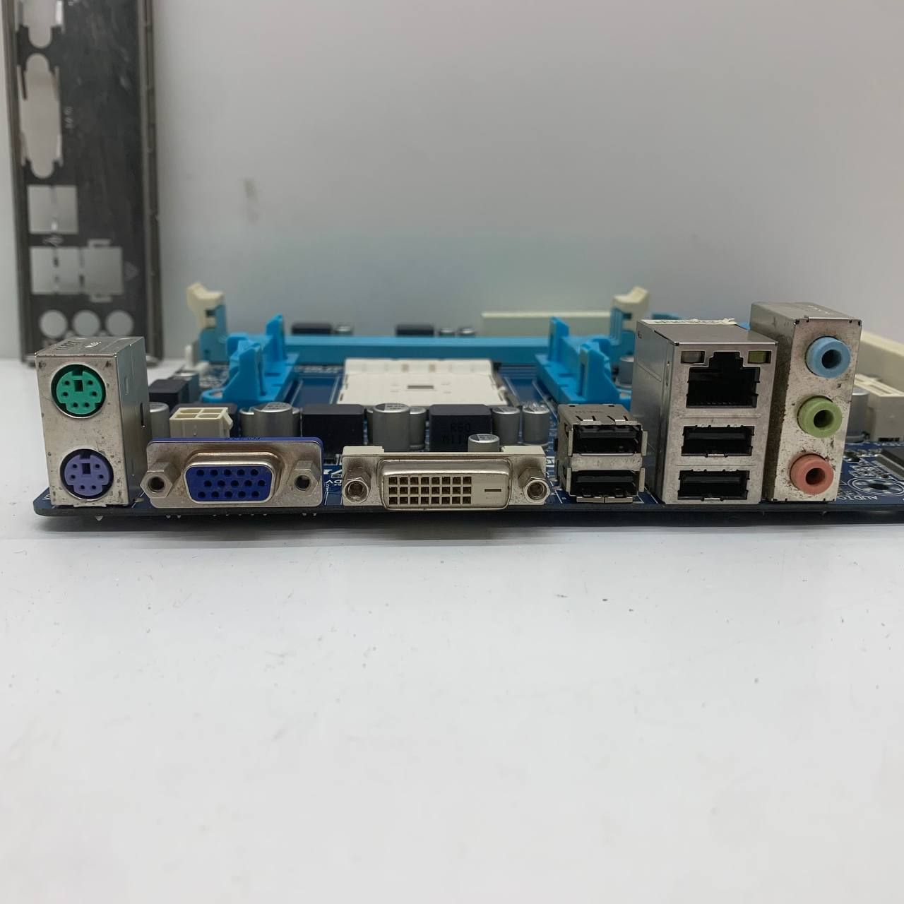 Материнская плата sFM1 GIGABYTE GA-A55M-DS2  (Socket FM1,DDR3,б/у) - фото фото фото 2