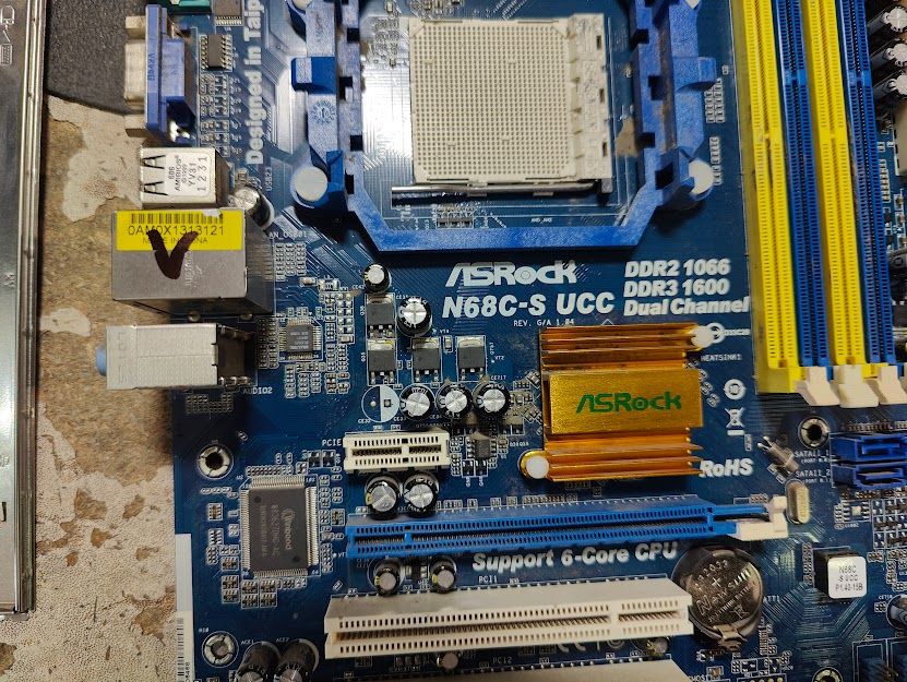 Мат. плата ASRock N68C-S UCC Socket AM2+ AM3 SATA RAID MicroATX 2DDR2+2DDR3 № 251305113 - фото фото фото 1