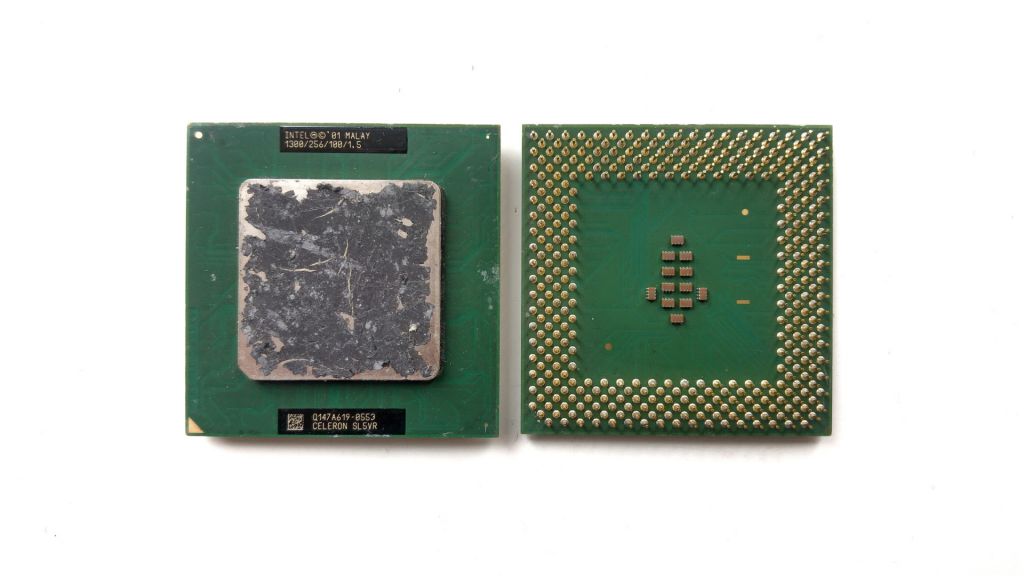 Процессор Tualatin-S Celeron ® III-s SL5VR 1300Mhz/256/100 socket 370LGA Вживане - фото фото фото 0