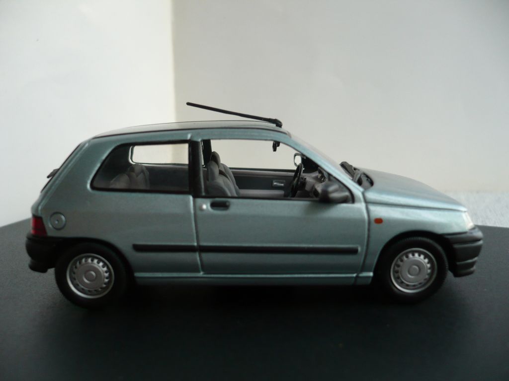 Renault Clio 3 Doors 1:43 Universal Hobbies - фото фото фото 3
