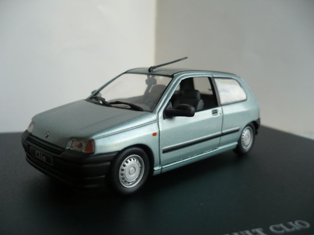 Renault Clio 3 Doors 1:43 Universal Hobbies - фото фото фото 1