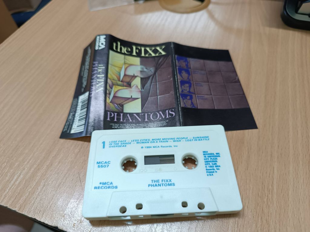 Аудиокассета The Fixx – Phantoms  (USA) - фото фото фото 3