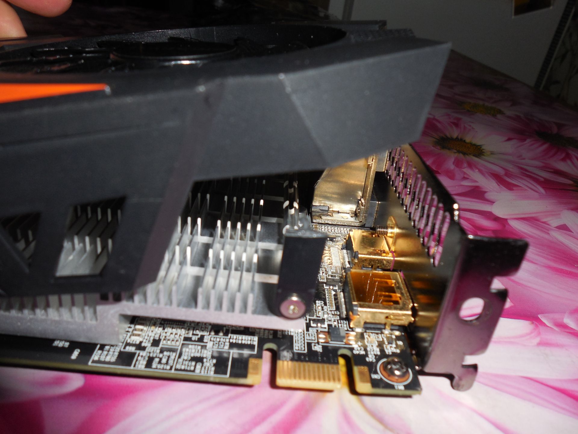 Gigabyte GeForce GTX 950 2048MB GDDR5      (128bit) - фото фото фото 2