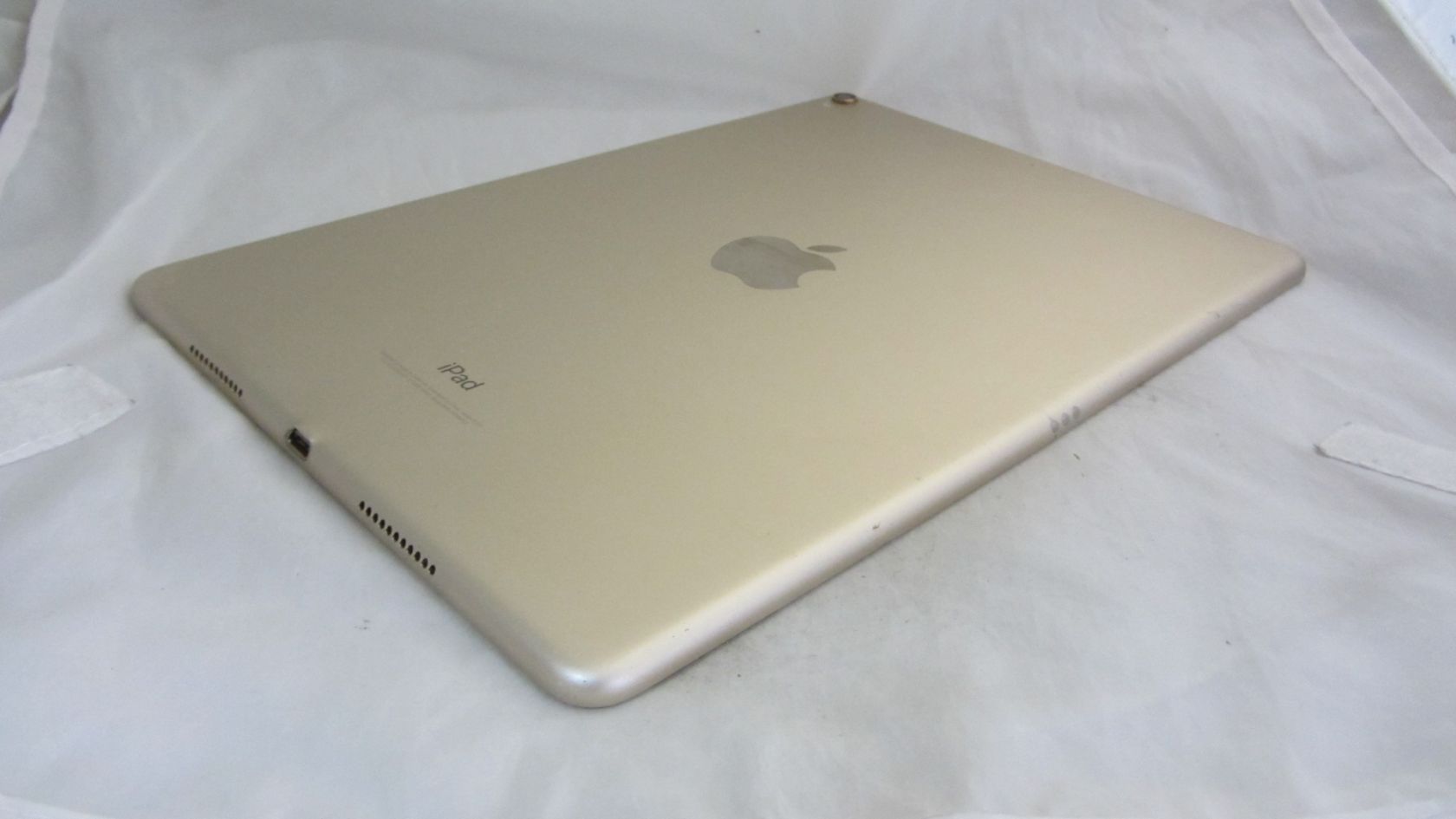 Apple iPad A1701 Gold - фото фото фото 4