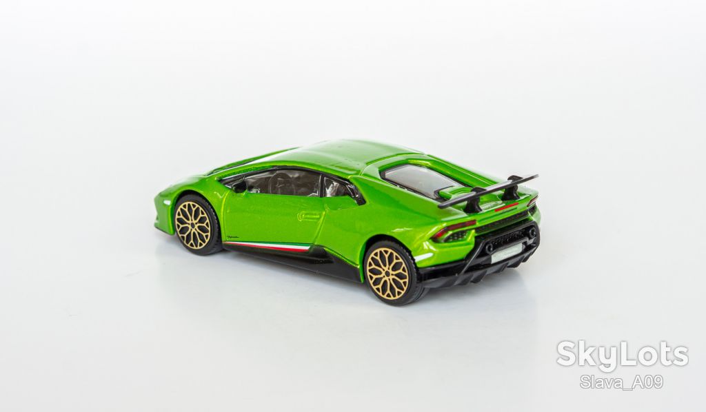 1:43 Lamborghini Huracan Performante green metallic, Bburago #12120 - фото фото фото 1