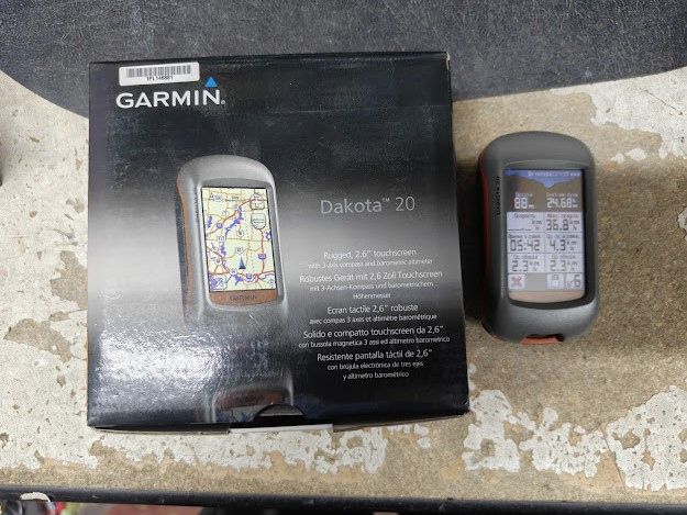 GPS навигатор Garmin Dakota 20 № 260107100 - фото фото фото 0